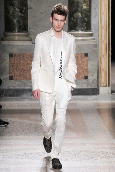 Look 30